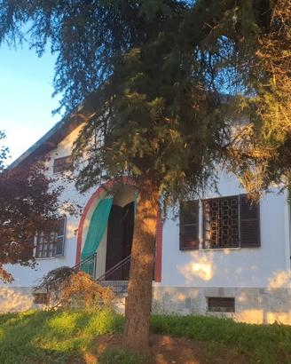 Villa con parco e capannone box area equestre