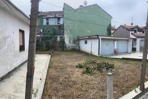 Terreno di 434 m² a Rho