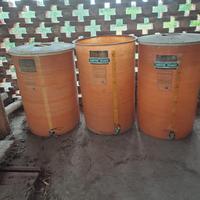 3 Contenitori per vino e liquidi