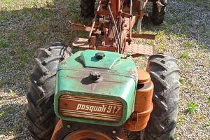 Motocoltivatore con rimorchio e fresa