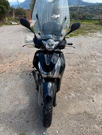 Honda Sh 125i incidentato