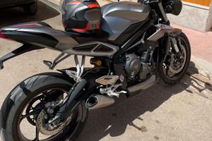 Triumph street triple 765 RS