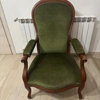 Poltrona in Legno e Tessuto Verde – Elegante e Com