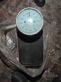 Bilancia pesa persone