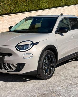 FIAT 600 Hybrid 110 CV DCT MHEV La Prima