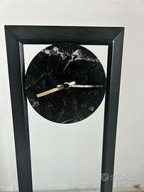 Orologio incastonato nel marmo Nero di Marquina