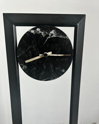 Orologio incastonato nel marmo Nero di Marquina