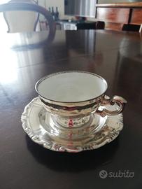 12 tazzine e 12 piattini in materiale pregiato 