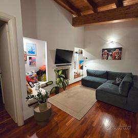 Spazioso bilocale all'ultimo piano