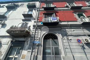 4 LOCALI A NAPOLI