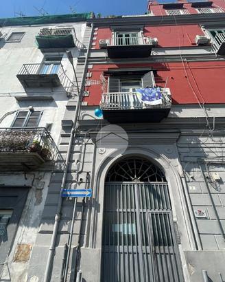 4 LOCALI A NAPOLI