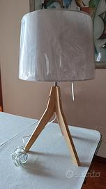 Lampada da tavolo bianca, nuova, con base in legno
