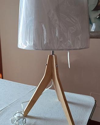 Lampada da tavolo bianca, nuova, con base in legno
