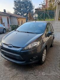 macchina Ford Fiesta 