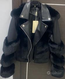 Giacca da donna corta ecopelle con pelliccetta.