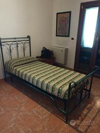 letto singolo  in ferro battuto