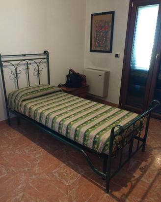 letto singolo  in ferro battuto