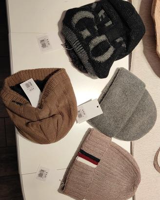 Berette nuove con cartellino 