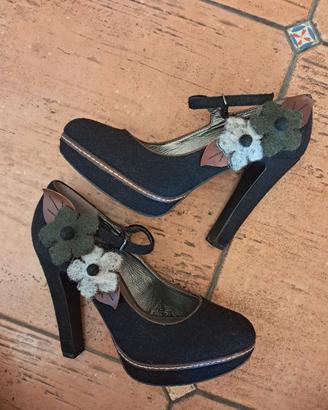 Décolleté CafèNoir con fiori 