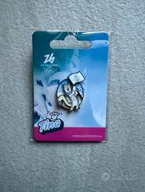 Spilla Tina bandiera Milano Cortina 2026