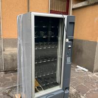 Distributore automatico snack e bevande fresche