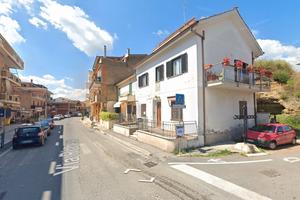 Riano trilocale con balcone e doppi servizi