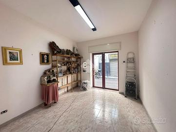 NEGOZIO A NAPOLI