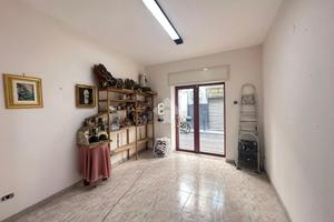 NEGOZIO A NAPOLI