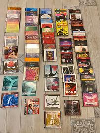 68 CD musicali misti.