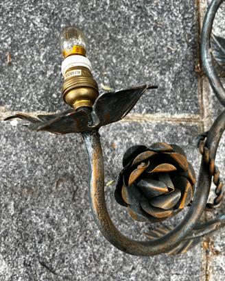 Coppia lampadari da muro.