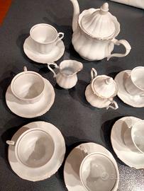 Servizio the porcellana e oro per 12