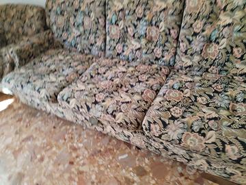 Divano più due poltrone 