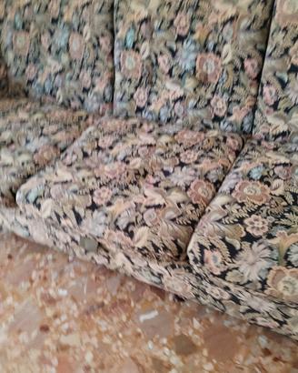 Divano più due poltrone 
