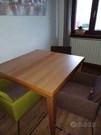 tavolo quadrato in legno