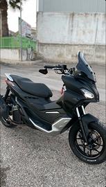 Aprilia sr gt 125