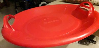 Slittino a forma di padellone con maniglie