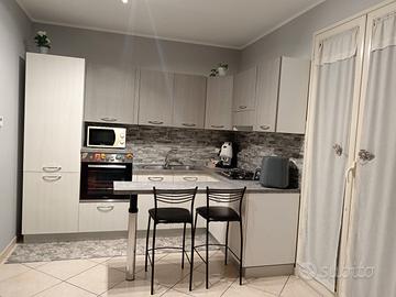 Cucina  stile moderno con penisola