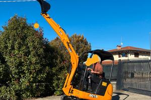 E272- Escavatore 18 q JCB 8018 allargabile