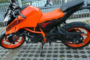 KTM Duke 390 anno 2024