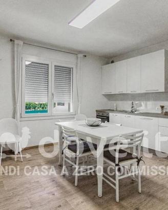 Villa di 200 m² con più di 5 locali e posto auto a