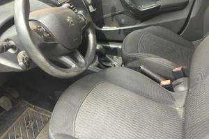 Peugeot 208 disel anno 2017 km. 144.000 cambio 5 m