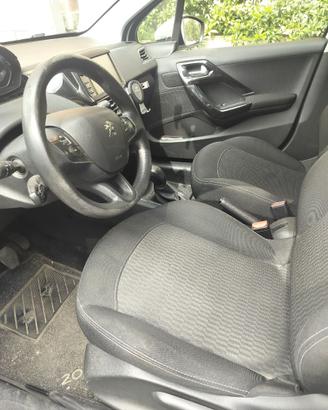 Peugeot 208 disel anno 2017 km. 144.000 cambio 5 m