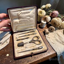 Antico set cucito fine 800 placc argento completo