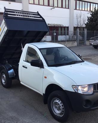 Mitsubishi L200 2.5 DI-D/136CV Single Cab cassone 