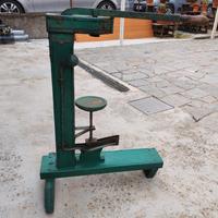 Tappatrice per bottiglie perfettamente funzionante