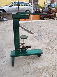 Tappatrice per bottiglie perfettamente funzionante