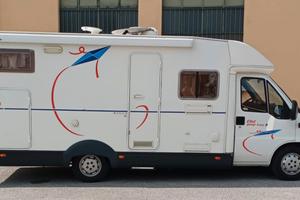 camper ci Elliot garage living