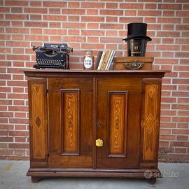 CREDENZA IN NOCE INATRSIATO META' 700 VENETO-FRIUL