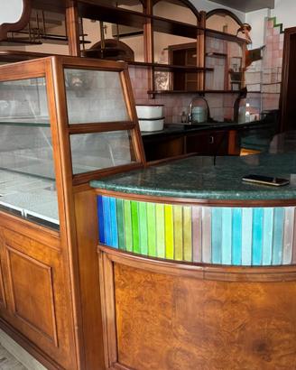 bancone bar e sedili