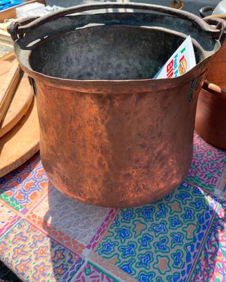 Antica ciotola in rame